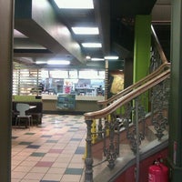 รูปภาพถ่ายที่ McDonald&#39;s โดย Kathy M. เมื่อ 3/13/2012