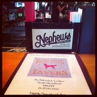 8/31/2013 tarihinde Nephews S.ziyaretçi tarafından Red Dog Tavern'de çekilen fotoğraf