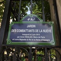 Photo taken at Jardin de l&amp;#39;Hôtel de Ville de Paris by Rebecca E. on 6/13/2015