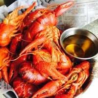 Photo taken at Main Street Oyster House -- Oyster Bar &amp;amp; Seafood Restaurant by Allen J. on 4/20/2015
