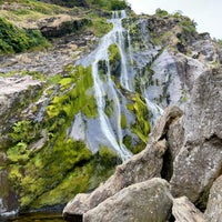 Foto tirada no(a) Powerscourt Waterfall por MJ em 7/27/2022