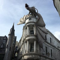 Photo taken at Harry Potter and the Escape from Gringotts by anette04 on 10/27/2016