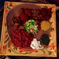 Das Foto wurde bei Abyssinia Ethiopian Restaurant von Alison Y. am 8/20/2017 aufgenommen