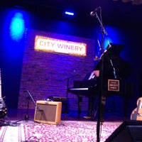 Das Foto wurde bei City Winery Chicago von Chad L. am 5/10/2013 aufgenommen