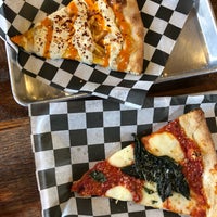 Снимок сделан в Wiseguy NY Pizza пользователем Justin K. 2/21/2019