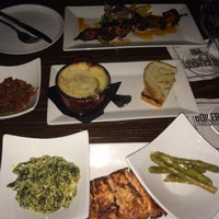 Photo prise au Boiler House Texas Grill &amp;amp; Wine Garden par Ketaki P. le3/22/2014