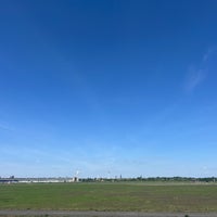 Photo taken at Tempelhofer Feld by Santiago P. on 5/9/2024