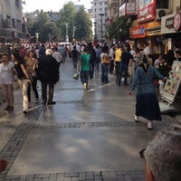 4/27/2013にYonca S.がKıbrıs Şehitleri Caddesiで撮った写真