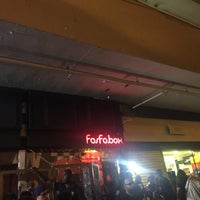 Das Foto wurde bei Fosfobox Bar Club von Léo M. am 9/17/2017 aufgenommen