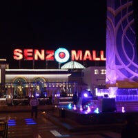 Foto tirada no(a) Senzo Mall por Alexey B. em 1/7/2013