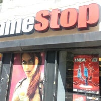Photo taken at GameStop by Denilson R. on 9/19/2012