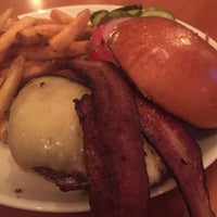 Foto diambil di Williamsburger oleh Eddie Q. pada 11/11/2015