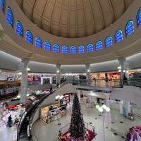 Photo taken at Madinat Zayed Shopping Centre مركز مدينة زايد للتسوق by zzap on 1/3/2022