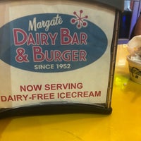 Das Foto wurde bei Margate Dairy Bar &amp;amp; Burger von Lauren Y. am 8/17/2018 aufgenommen