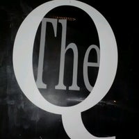 Photo prise au The Q Lounge par Tiffany O. le9/30/2012