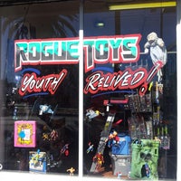 Foto tirada no(a) Rogue Toys por Patrick S. em 10/22/2013