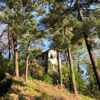 Photo taken at Fort Tryon Cottage by Hana S. on 5/14/2020