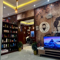 12/8/2023 tarihinde Sultan S.ziyaretçi tarafından Elegant Mustache Barber Shop ( B.1 ) Al-Malaqa'de çekilen fotoğraf