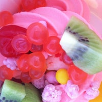 12/15/2012에 Jacqulyn W.님이 Tutti Frutti Frozen Yogurt에서 찍은 사진