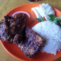 Photo taken at Ayam Bakar Ganthari by Alexmbon H. on 6/3/2013