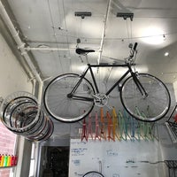 รูปภาพถ่ายที่ Mission Bicycle Company โดย Dallas K. เมื่อ 7/25/2017