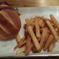 Foto scattata a Big Four Burgers + Beer da Jody S. il 12/5/2013