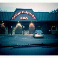 Foto tirada no(a) Smokehouse Barbecue-Gladstone Mo por Amy G. em 11/18/2012