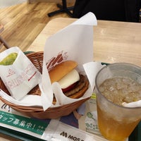 Photo taken at MOS Burger by あざりぃ on 7/22/2022