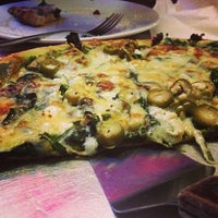 Foto scattata a Croll&amp;#39;s Pizza &amp;amp; Beer da Matthew il 3/22/2013