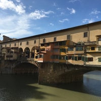 Foto scattata a Ponte Vecchio da Debby C. il 1/14/2018