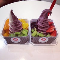 Photo taken at Red Mango by 郭™ t. on 12/25/2013