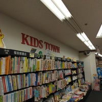 Photo taken at Asahiya Bookstore by Jonny N. on 11/20/2022