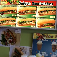 Foto tirada no(a) Saigon Sandwiches por Cecille P. em 4/21/2014