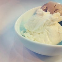 Снимок сделан в NeLi&amp;#39;s ice cream пользователем Guo Wei H. 9/16/2012