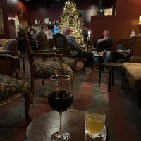 รูปภาพถ่ายที่ Firefly Restaurant &amp;amp; Lounge โดย Amy S. เมื่อ 1/1/2022