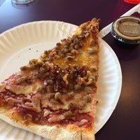 3/18/2017 tarihinde Lindsay B.ziyaretçi tarafından Peace A Pizza'de çekilen fotoğraf