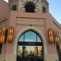 10/13/2017에 Serguei S.님이 Emporio Armani Café- The Pearl Qatar에서 찍은 사진