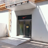 Photo taken at Nike Employee Store by OKWAHN on 8/31/2016
