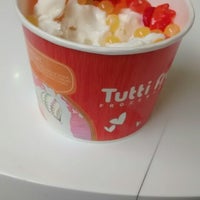Photo taken at Tutti Frutti Frozen Yogurt by Amairani C. on 3/16/2014