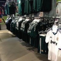 Adidas Store Real Madrid Bernabéu - España - Calle del Padre Damian 4, Estadio Santiago Bernabeu