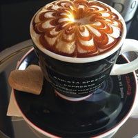 Photo taken at Coffeeshop Company by Yağmur-Özkan K. on 10/16/2015