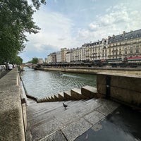 Photo taken at Pont Saint-Michel by HikiSquare on 6/17/2023