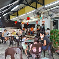 Photo taken at Jalan Tua Kong Lau Lim Mee Pok Kway Teow Mee by Eefee T. on 4/10/2021