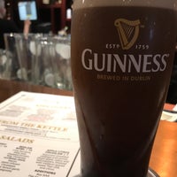 Foto tirada no(a) The OverDraught Irish Pub por Bryan A. em 9/17/2017