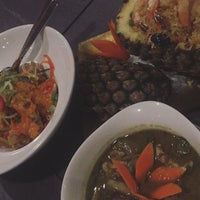 3/24/2017 tarihinde Emily C.ziyaretçi tarafından Barn Thai Restaurant &amp;amp; Bar'de çekilen fotoğraf