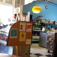 Das Foto wurde bei La Mancha Coffeehouse von Dianne C. am 6/14/2014 aufgenommen