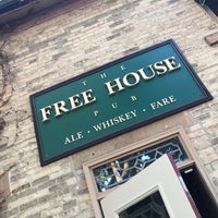 Foto tirada no(a) The Free House Pub por Suzanne X. em 8/8/2019