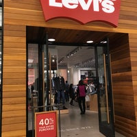 levi store woodfield mall