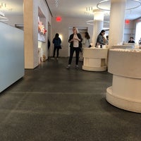 รูปภาพถ่ายที่ Glossier โดย Craig V. เมื่อ 3/11/2020