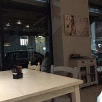 3/25/2016 tarihinde Serena Rose Z.ziyaretçi tarafından Café Midi'de çekilen fotoğraf